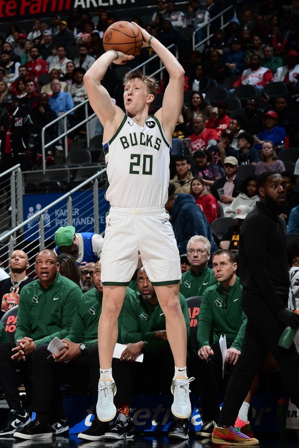 涨8配资 三分5中5! 波蒂斯: AJ-格林职业态度堪称顶级 优异表现源于努力